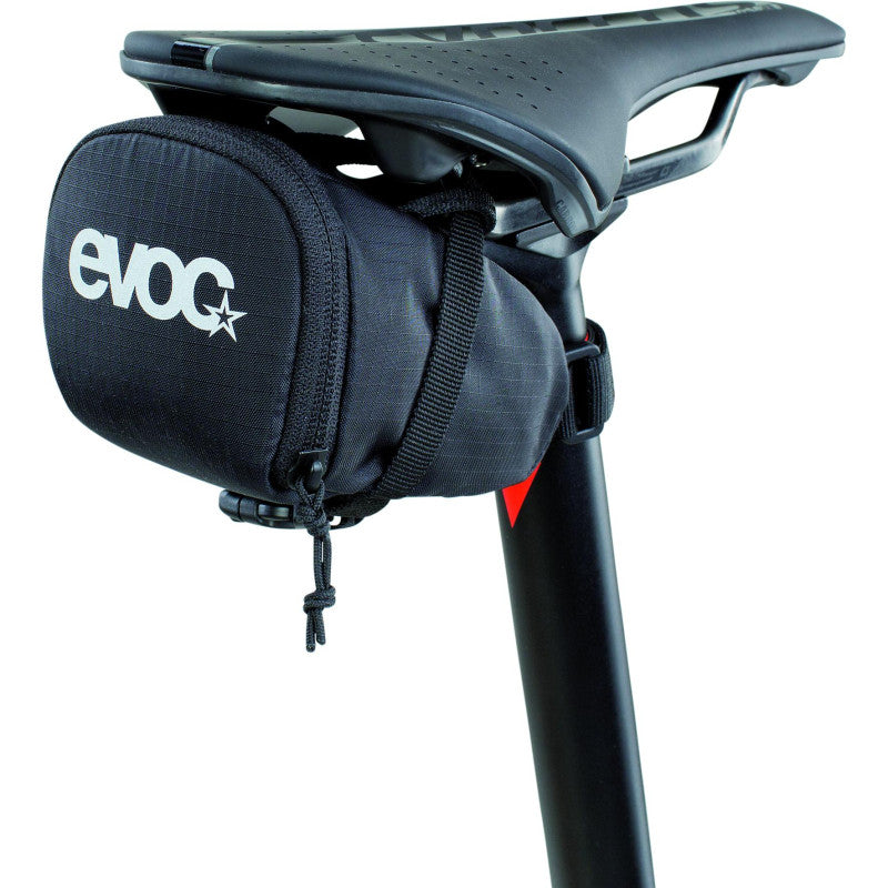 EVOC Bolsa de Selim M 0.7L | Compacta, 48g e Fixação Velcro