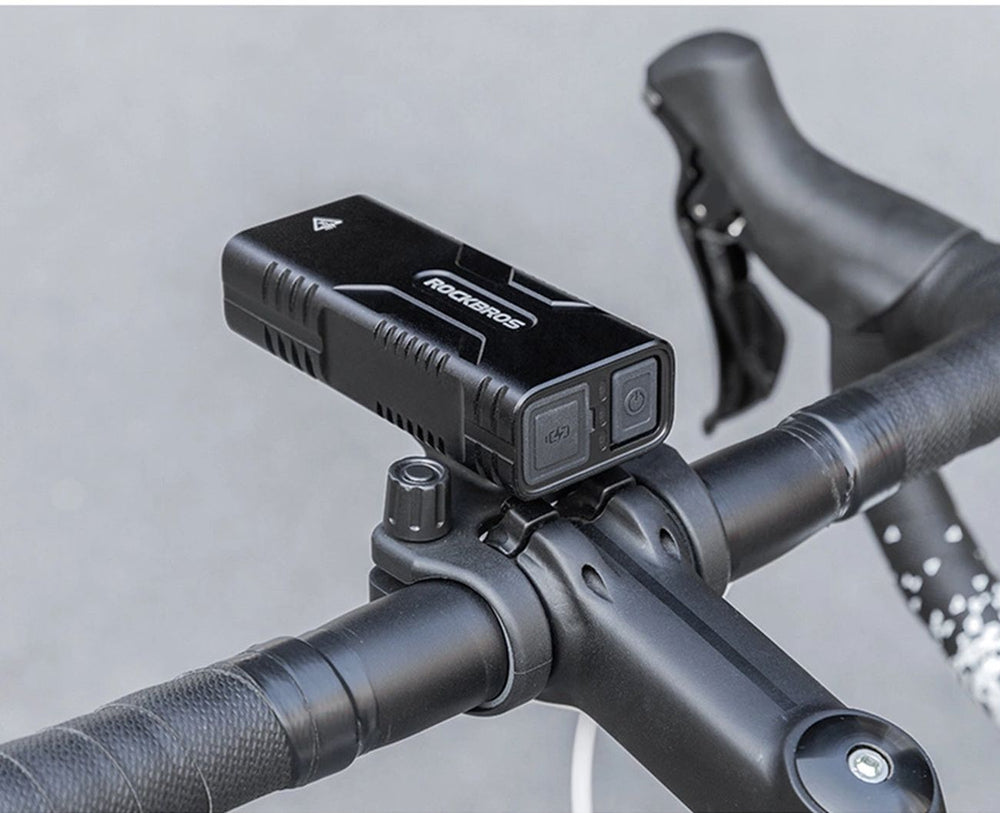 Ilumina e Carrega – Luz Frontal Rockbros 850 Lumens + Powerbank