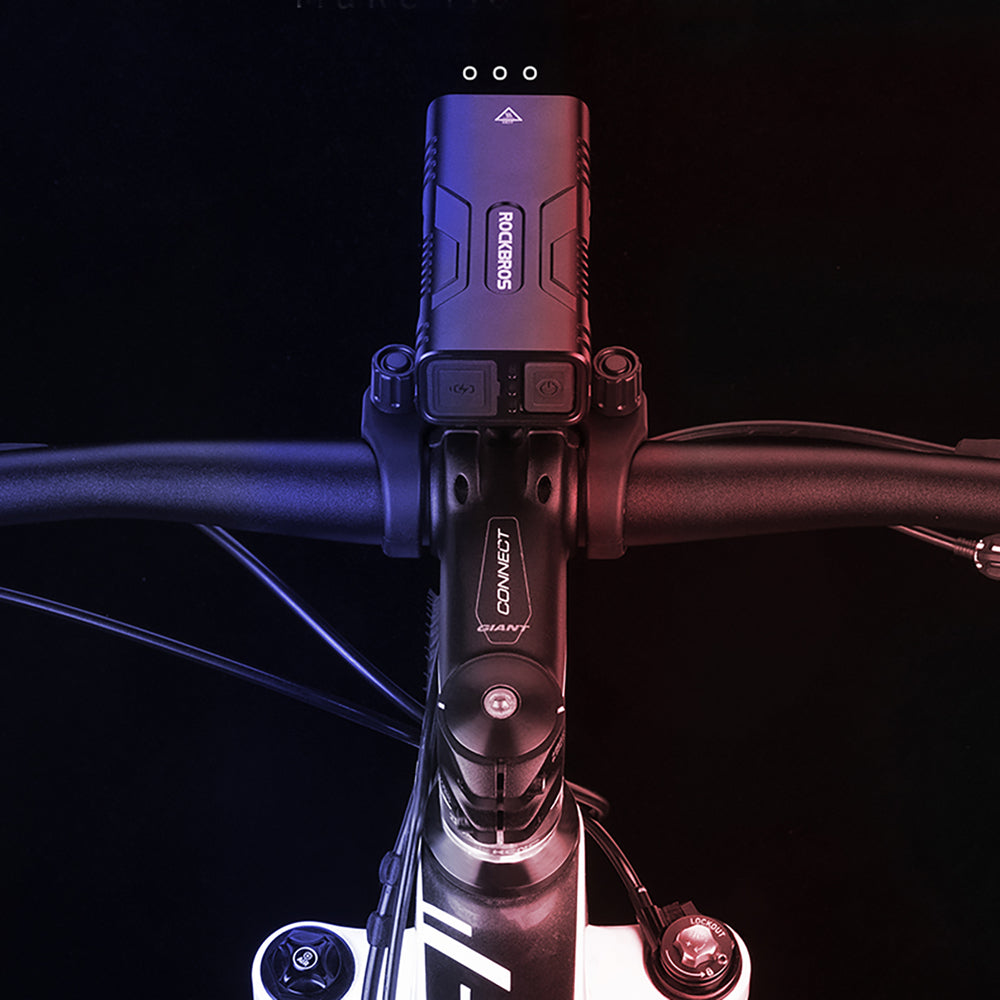 Ilumina e Carrega – Luz Frontal Rockbros 850 Lumens + Powerbank