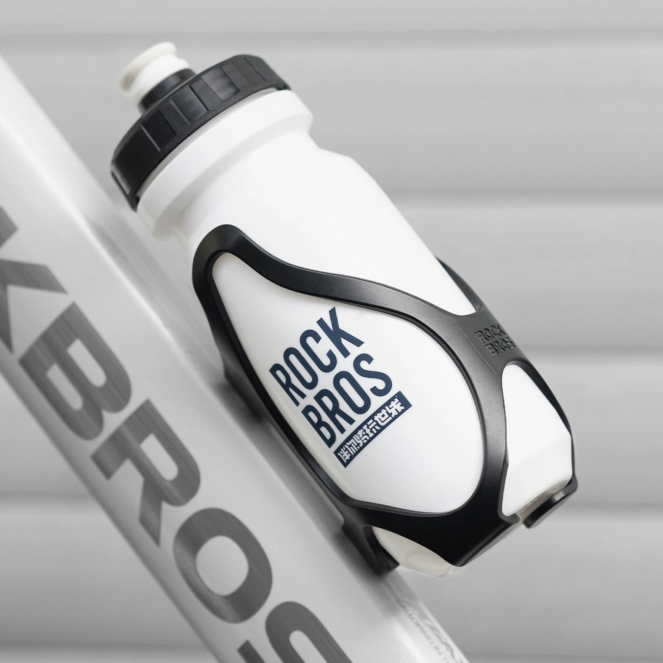 Porta Bidon Preto Ultra-Leve – Minimalismo Racing